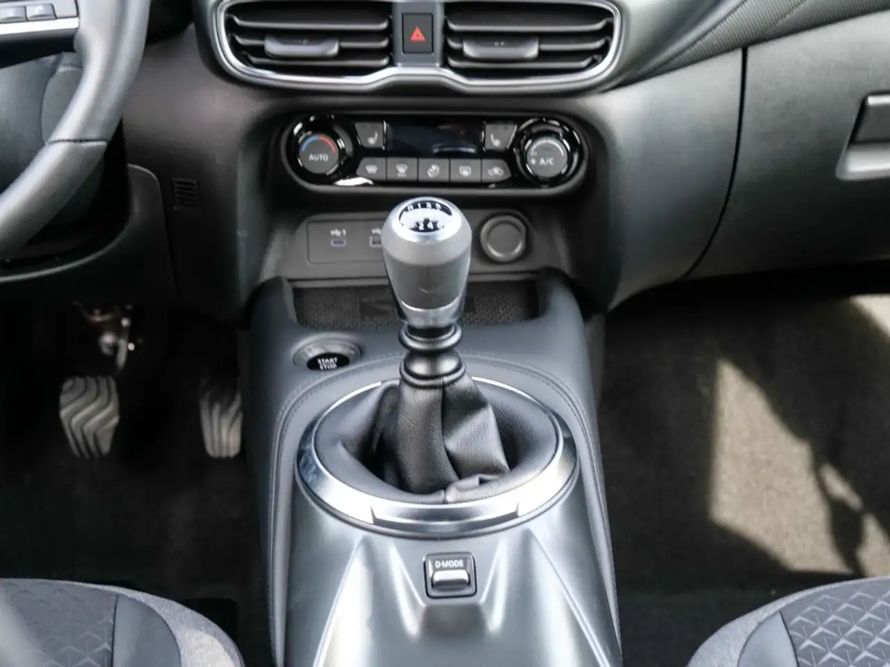 Nissan Juke N-Connecta 1.0 DIG-T 114PS 6MT Winterpaket BFS 11