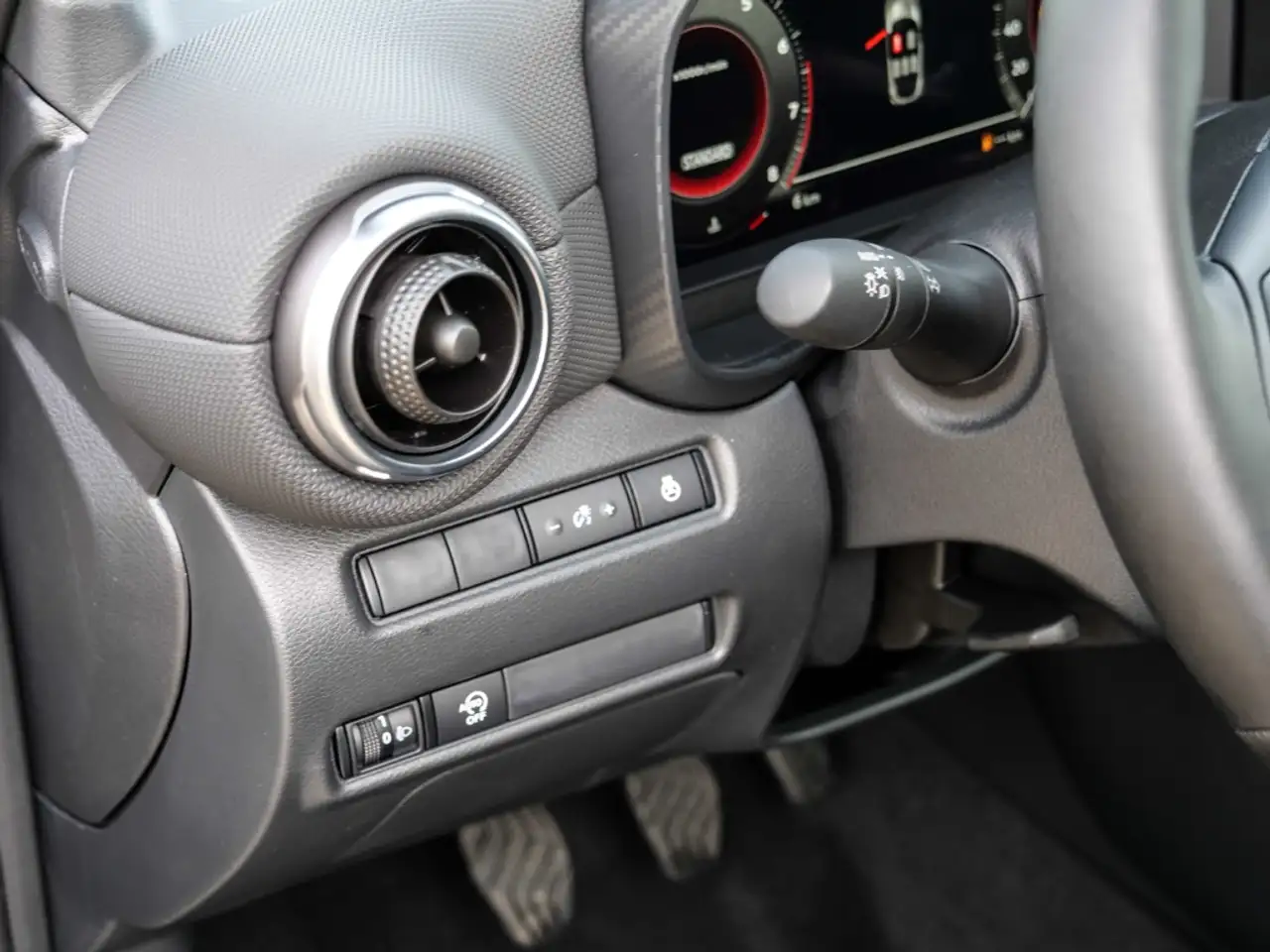 Nissan Juke N-Connecta 1.0 DIG-T 114PS 6MT Winterpaket BFS 16