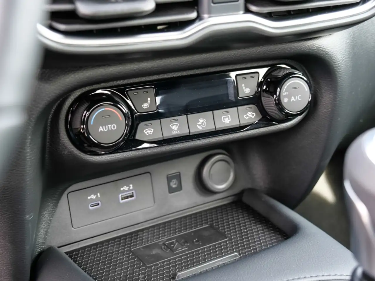Nissan Juke N-Connecta 1.0 DIG-T 114PS 6MT Winterpaket BFS 17
