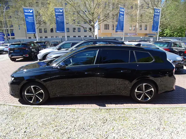 Opel Astra view 2