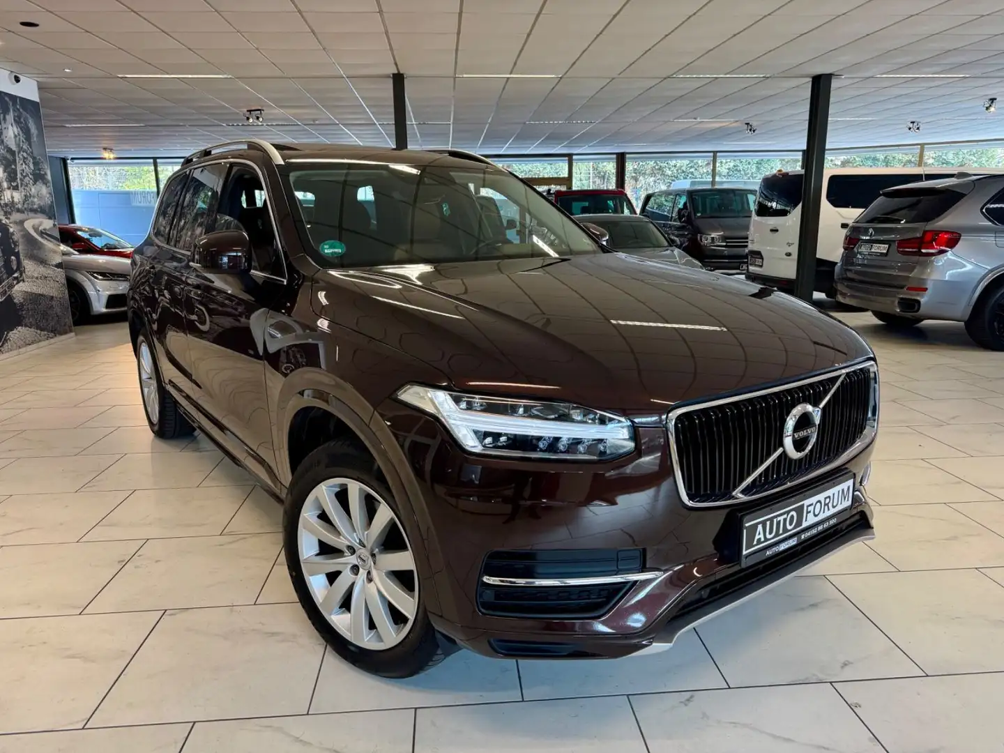 Volvo XC90 2.0 D5 AWD LEDER NAVI AHK STANDHZG CAM PDC Braun - 2