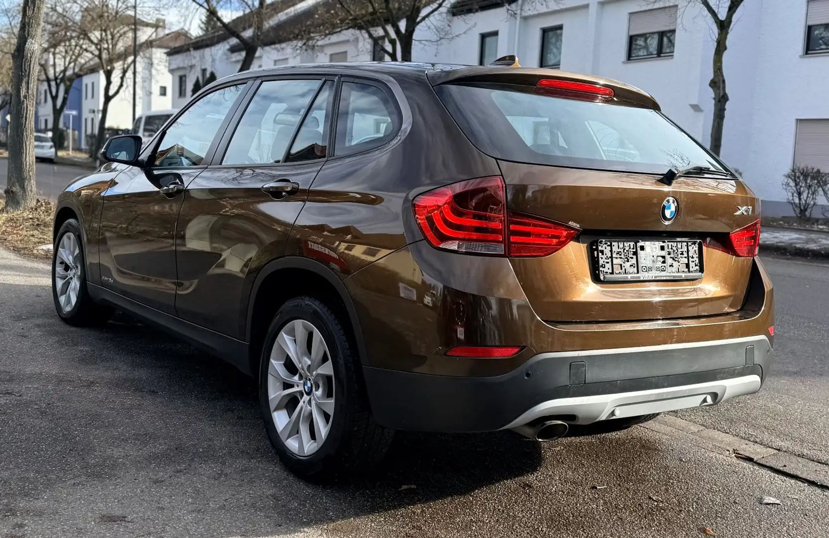BMW X1 18d xDrive/SHZ/PDC/NAVI/XENON/TÜV AU 08.2027 Braun - 2
