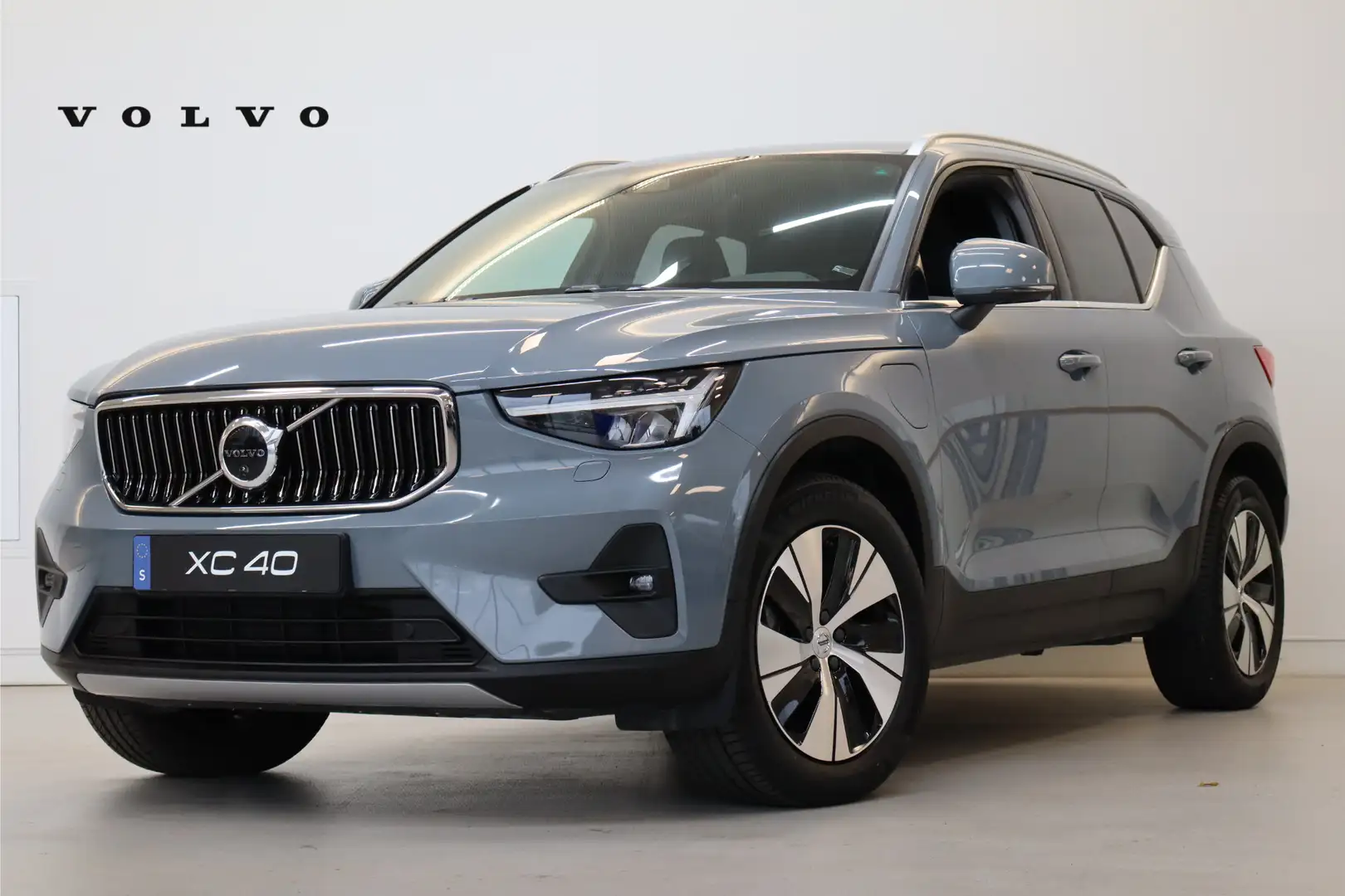 Volvo XC40 T4 211PK Plus Bright | 360 | HK Audio | Memory | S Grau - 1