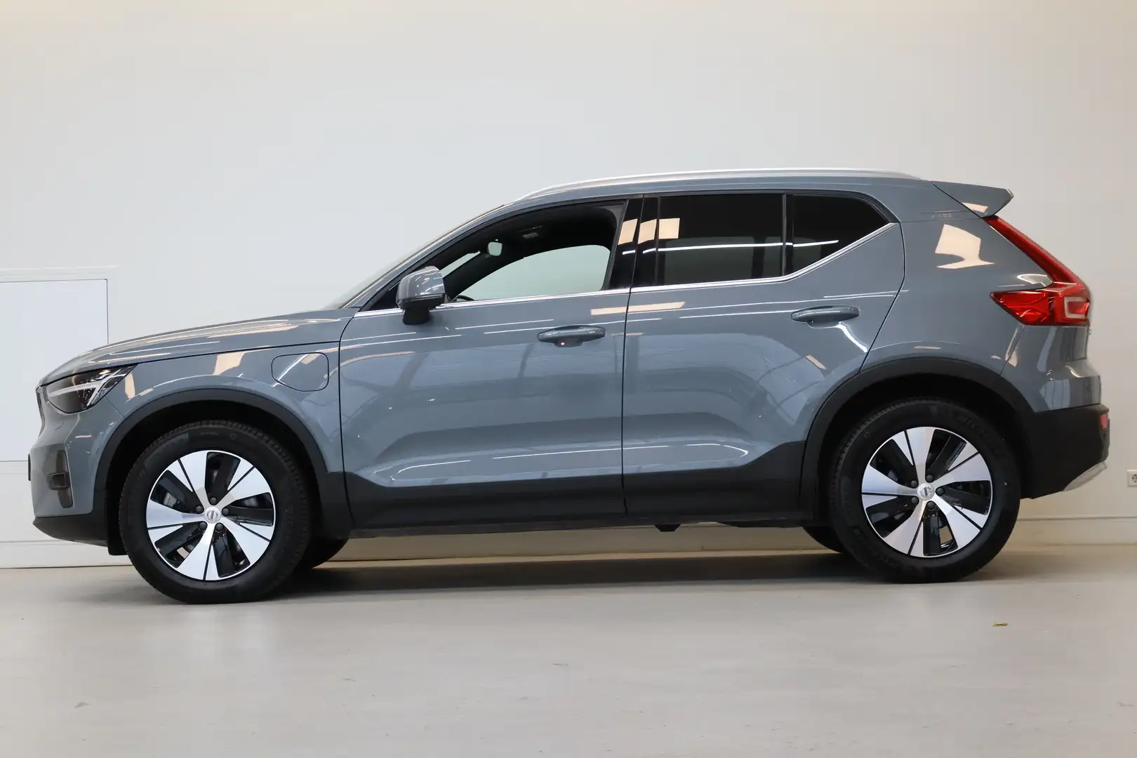 Volvo XC40 T4 211PK Plus Bright | 360 | HK Audio | Memory | S Grau - 2
