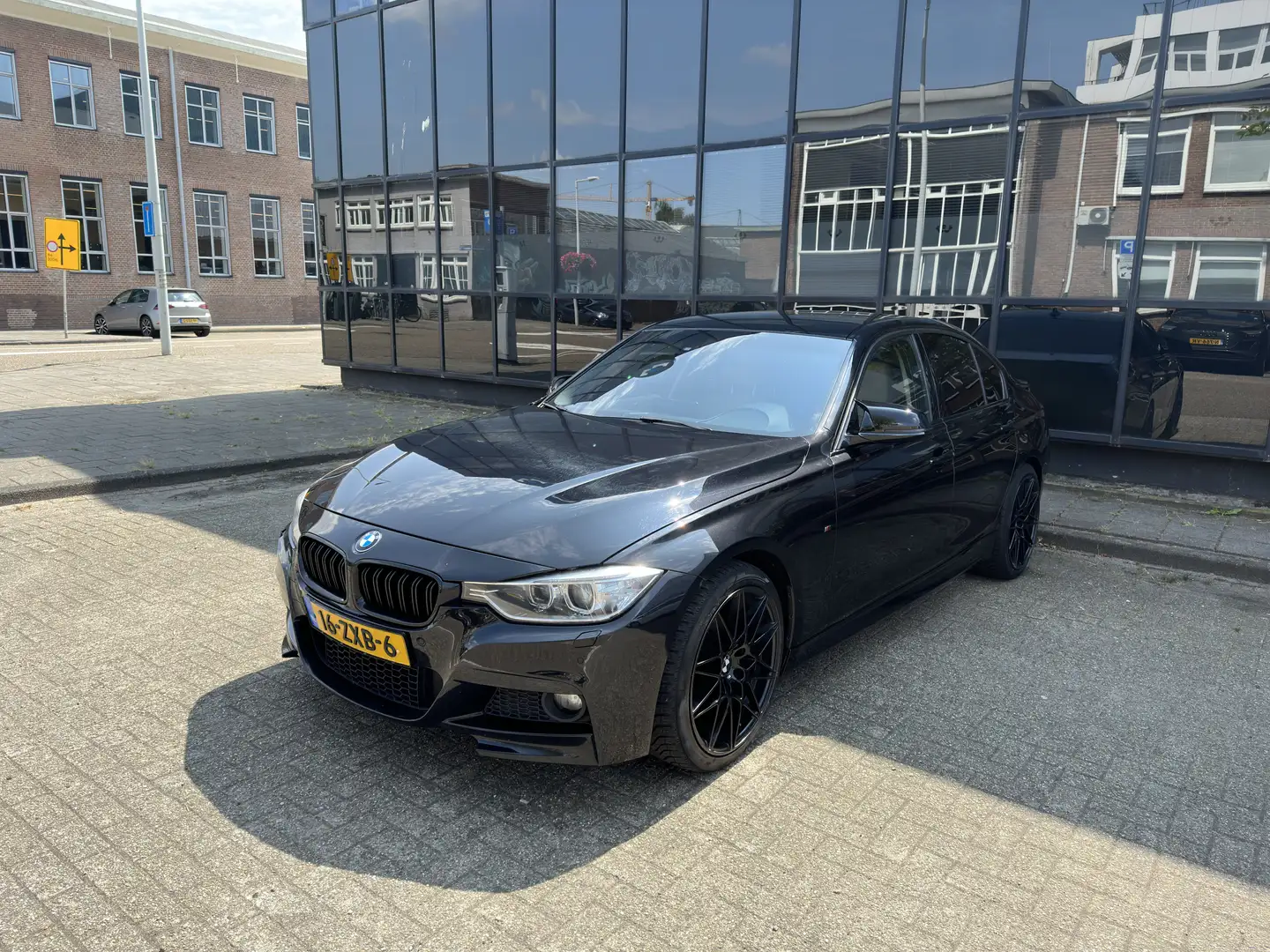 BMW 330 BMW 3-Serie 1.6 320I 230 PK EDE 2013 Zwart Negro - 1