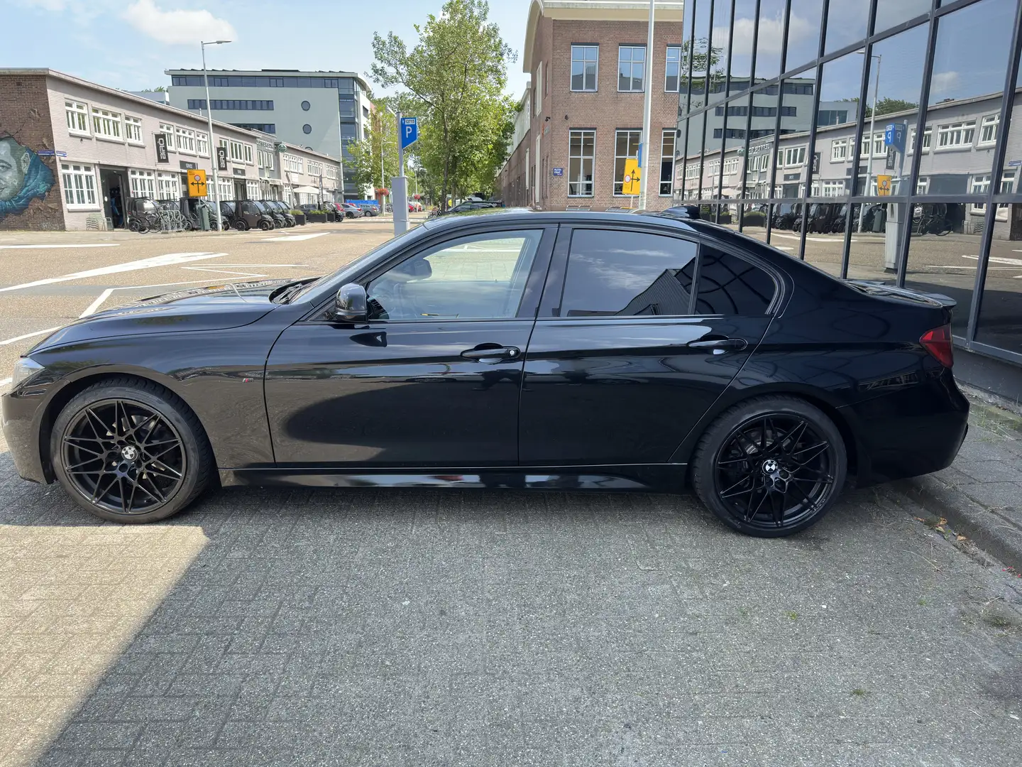 BMW 330 BMW 3-Serie 1.6 320I 230 PK EDE 2013 Zwart Negro - 2