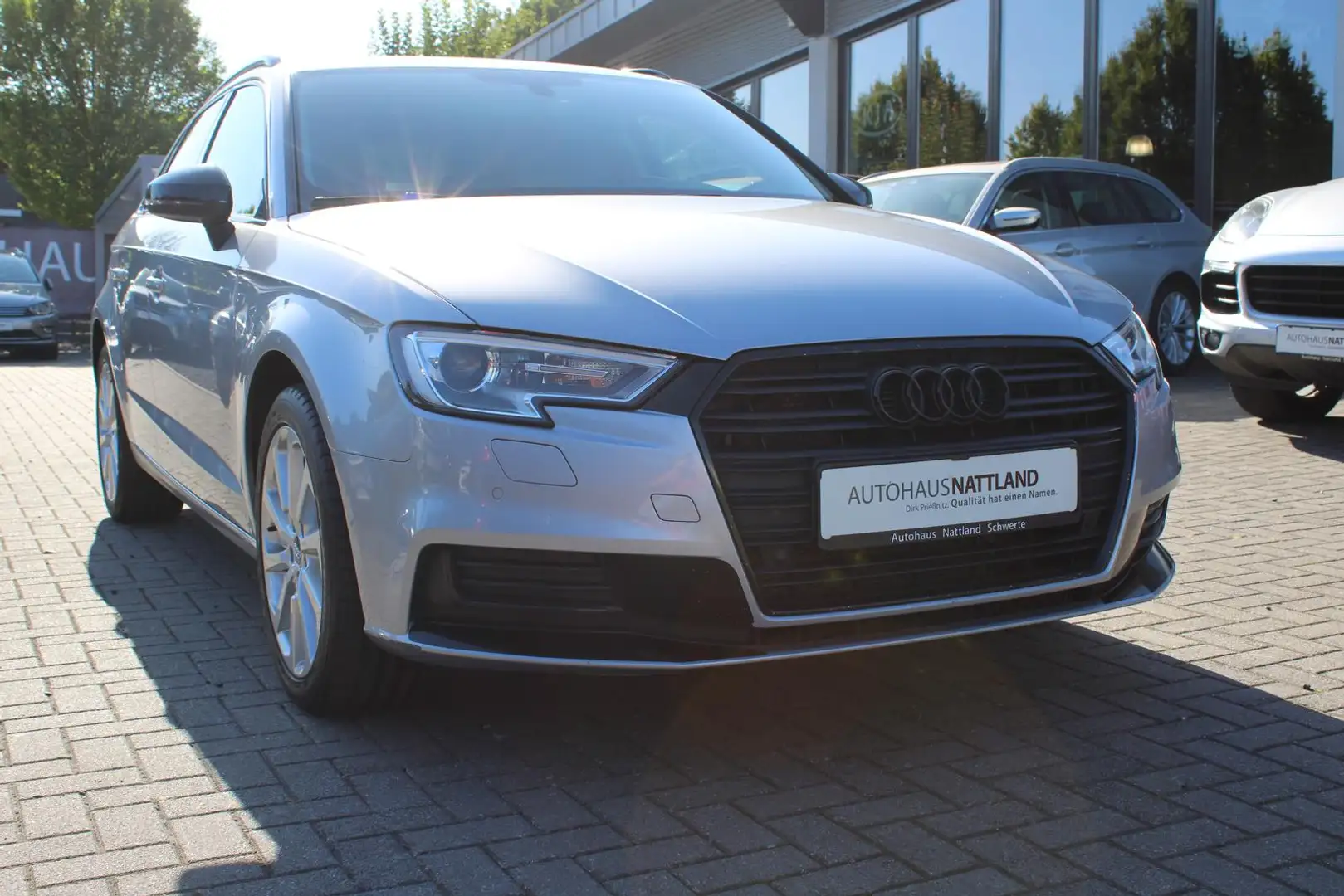 Audi A3 Sportback  1.6 TDI design PDC Navi Sitzh. Silber - 2