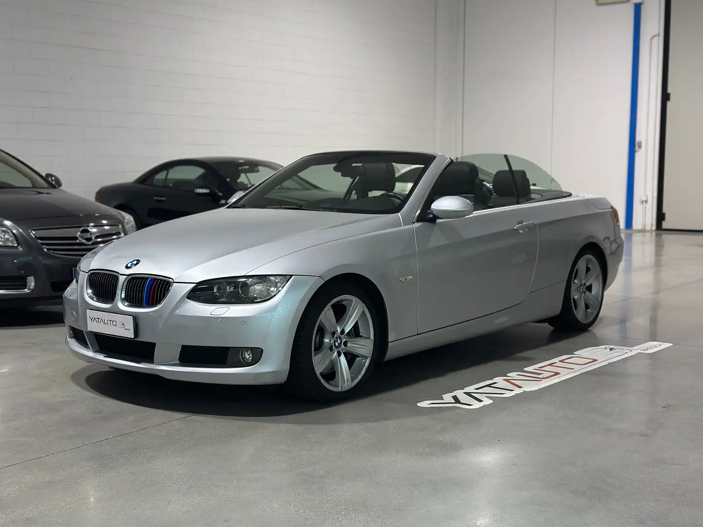 BMW 330 Serie 3 E93 Cabrio 330d Cabrio Futura Argent - 1