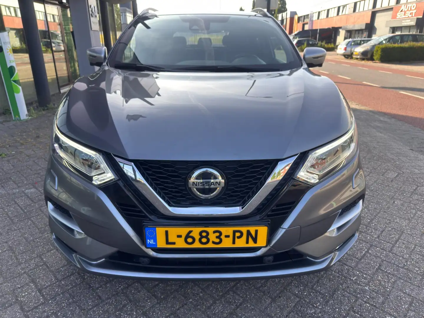 Nissan Qashqai 1.3 DIG-T Tekna + / Pano'dak / Leder / Xenon / Cam Grijs - 2