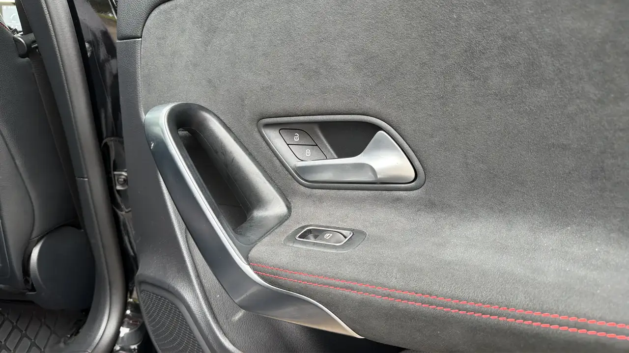 Mercedes-Benz A-Class снимка Mercedes-Benz A-Class
