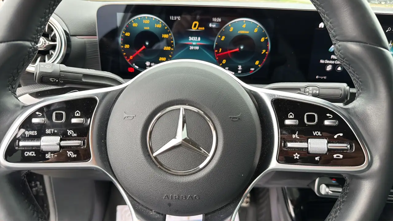 Mercedes-Benz A-Class снимка Mercedes-Benz A-Class
