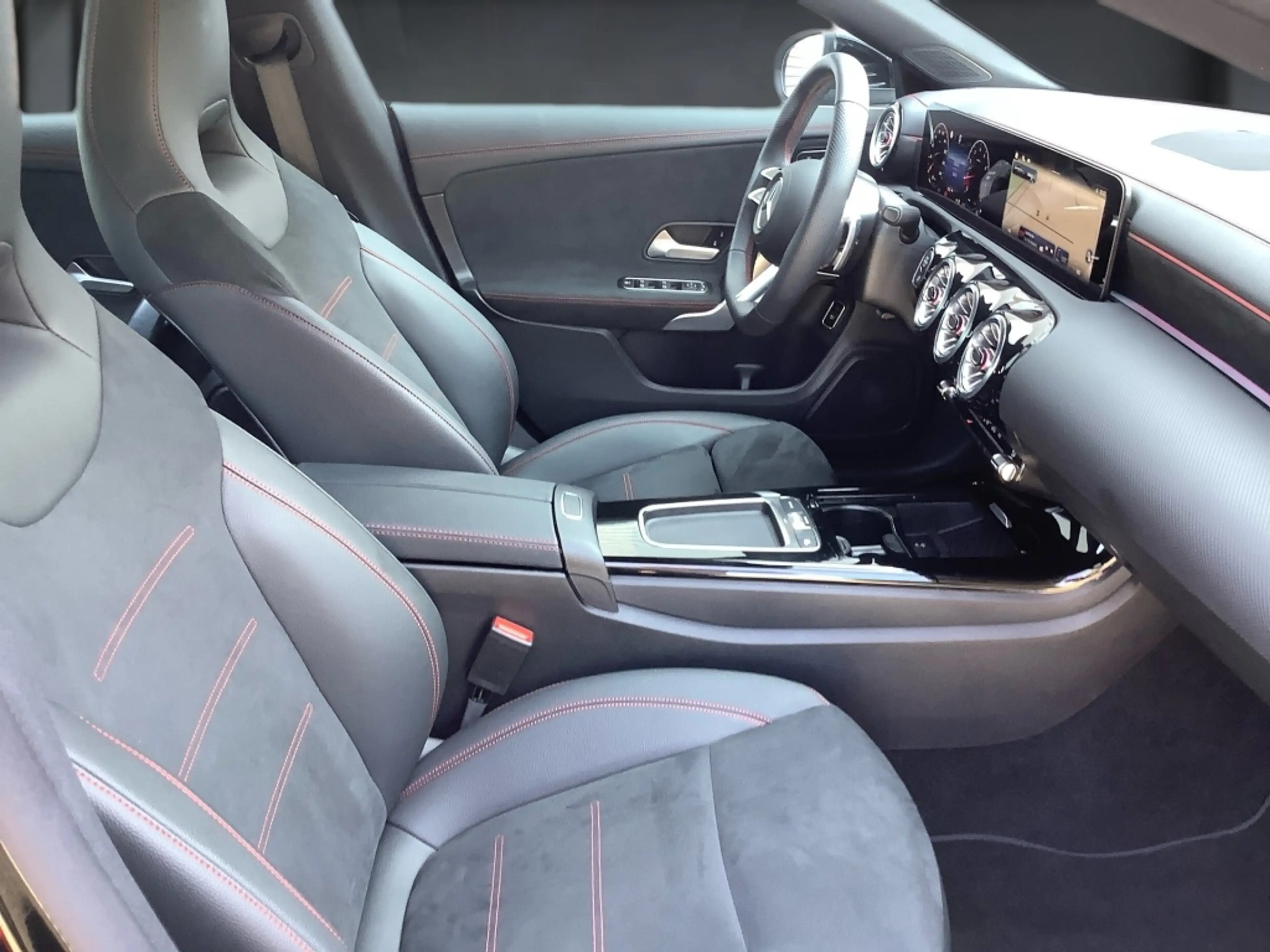 Mercedes-Benz CLA 180 SB AMG +KAMERA+MBUX+LED+AMBIENTE — photo 11