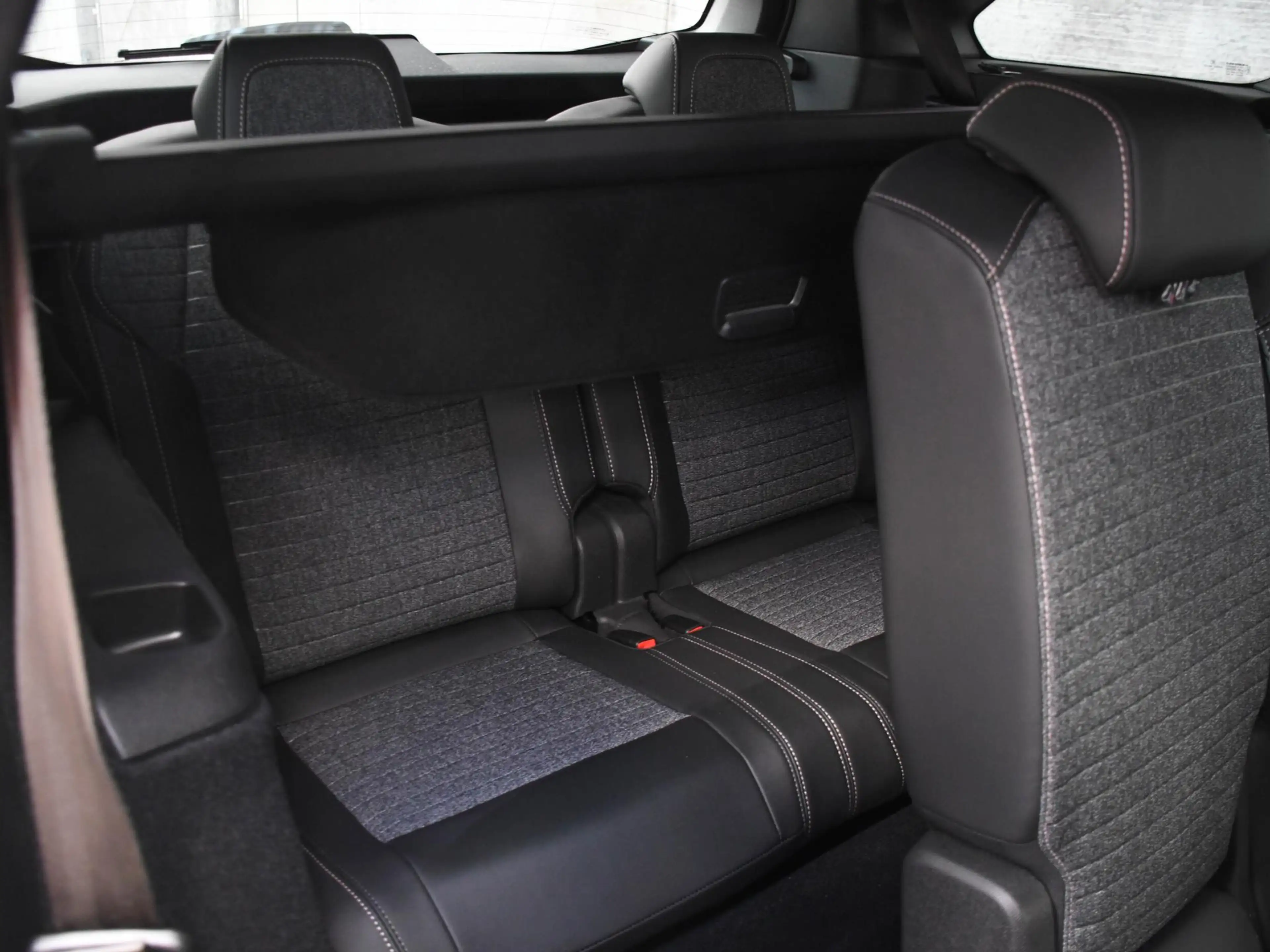 Peugeot 5008 Allure 1.6 Plug-in Hybrid 195pk Automaat 7-Persoon — photo 12