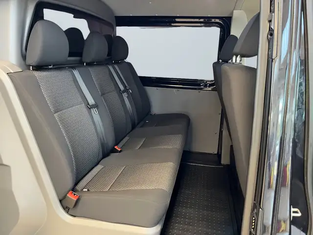Volkswagen Transporter view 11