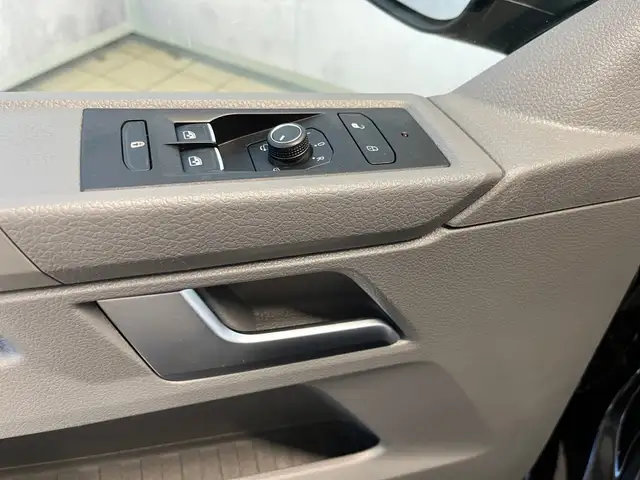 Volkswagen Transporter view 19