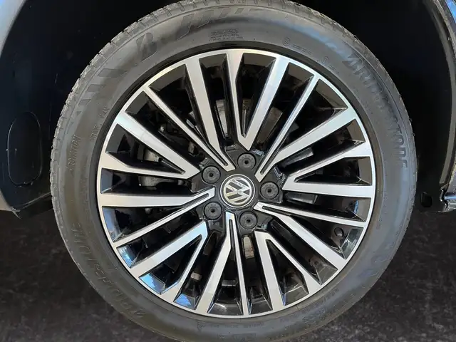 Volkswagen Transporter view 15