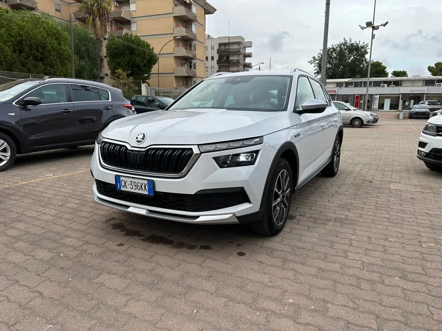 Skoda Kamiq 1.0 TSI 110 CV ScoutLine Bianco - 2