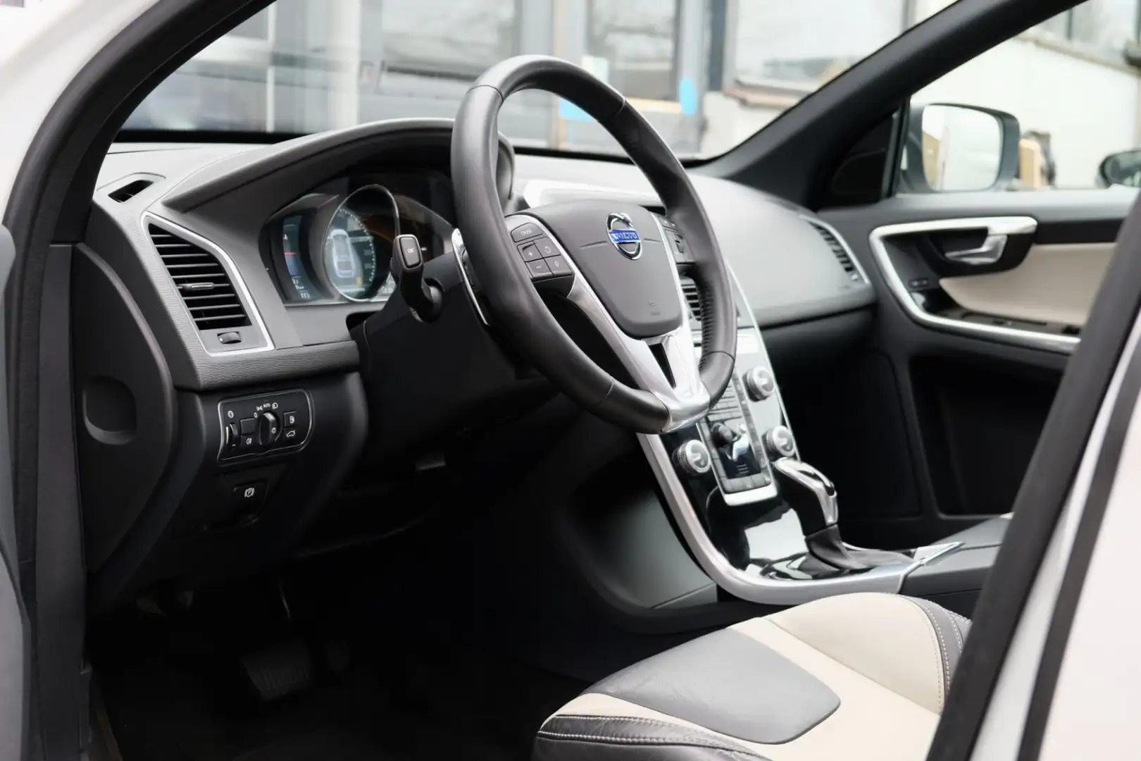 Volvo XC60 2.0 T5 Summum *65.362km* Comfortleder/PANORAMADAK/ Wit - 2