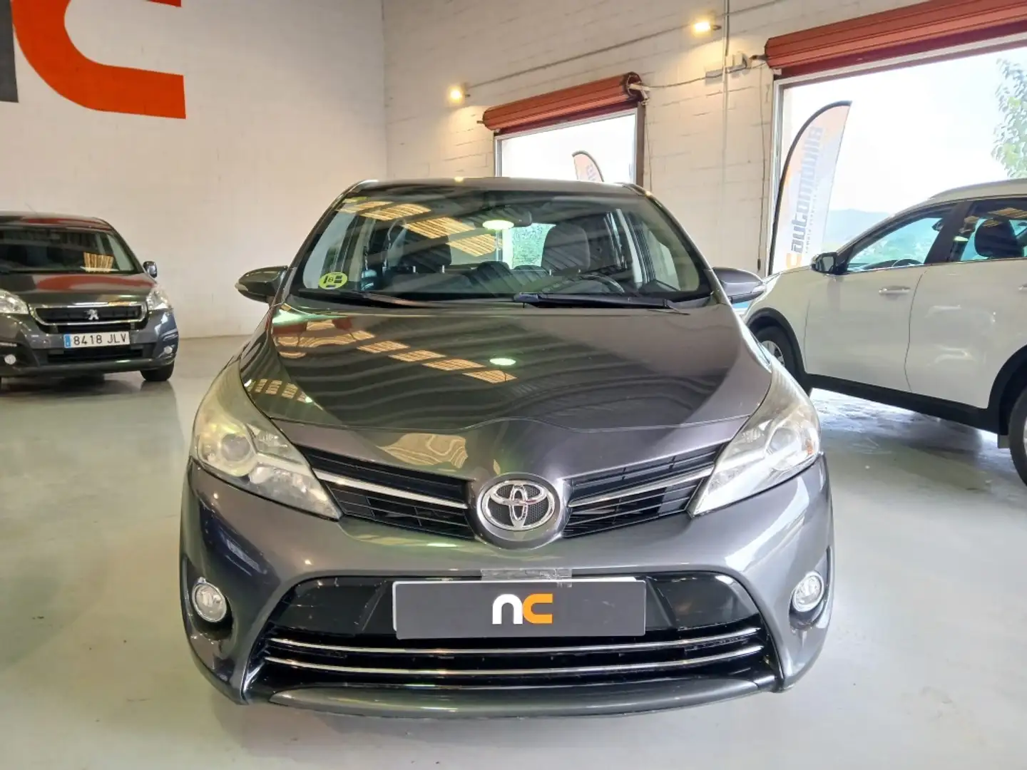 Toyota Verso 115D Advance 7pl. Gris - 2