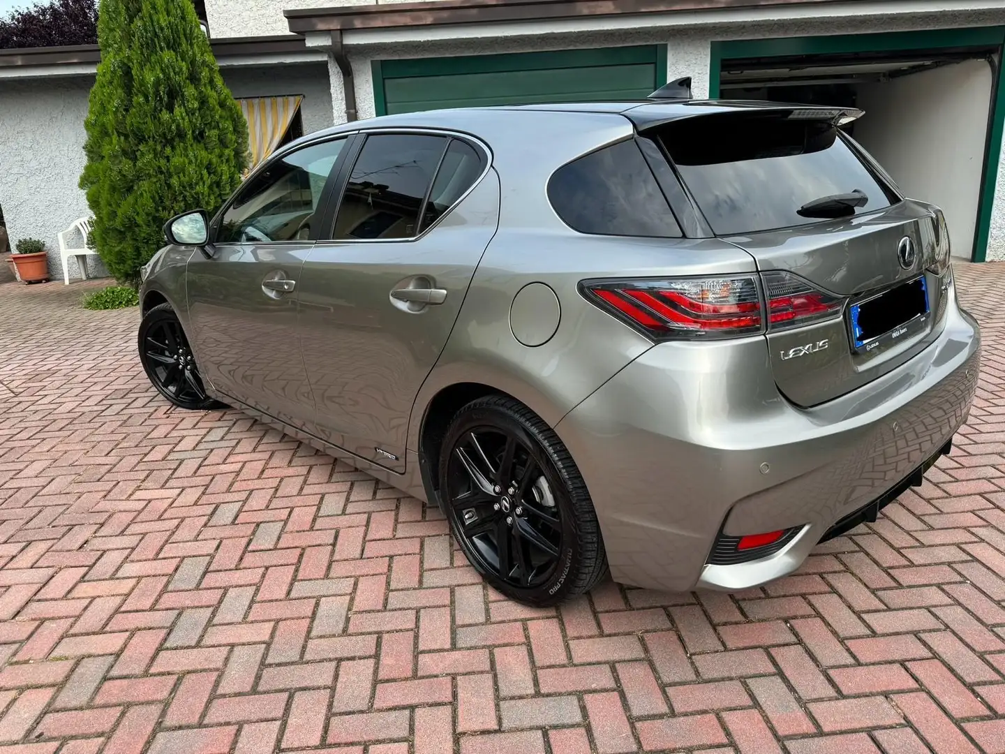 Lexus CT 200h 1.8 hybrid Black Street cvt - 1