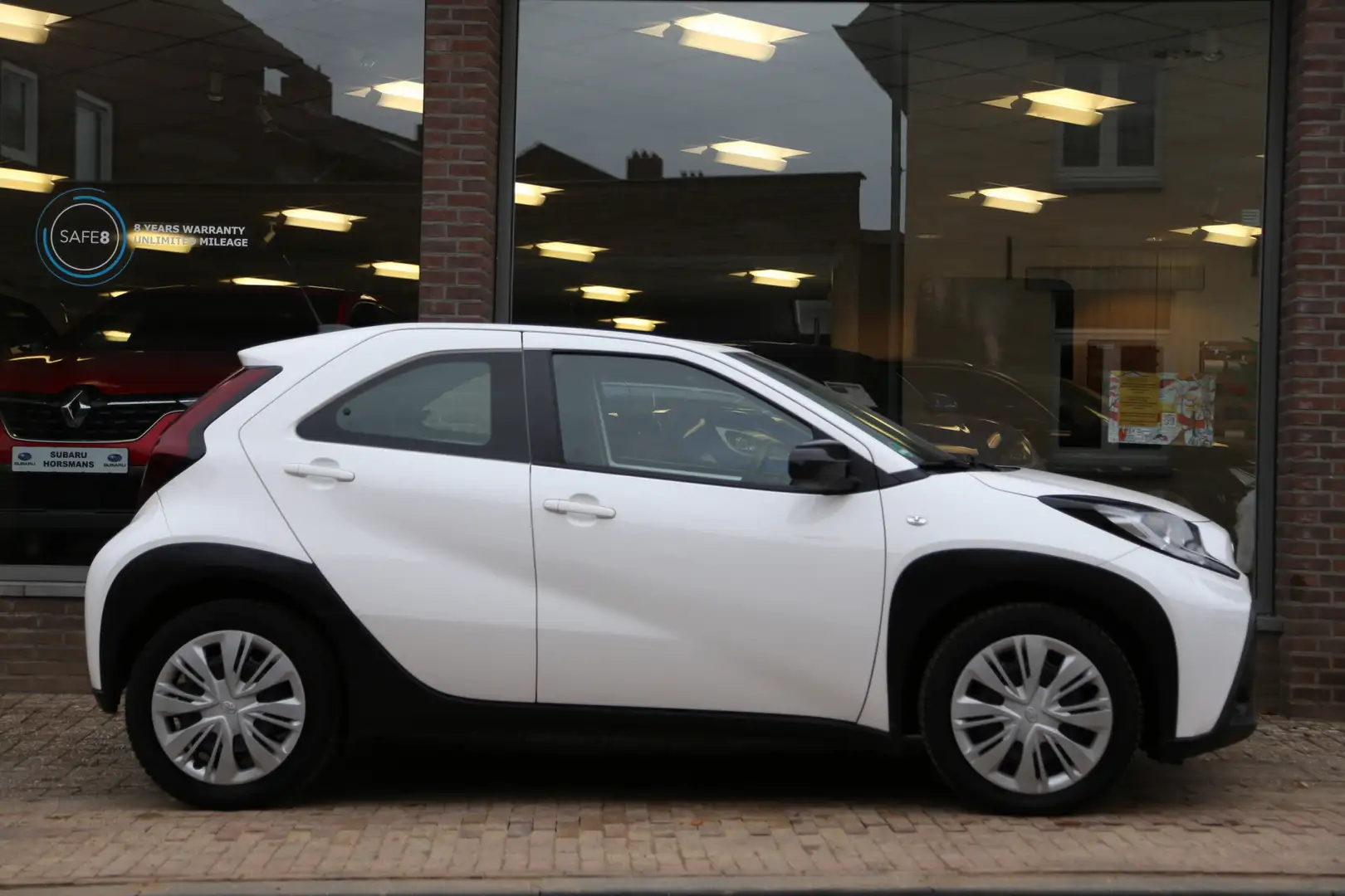 Toyota Aygo X 1.0 VVT-i S-CVT Automaat Navi Carplay Camera ACC Weiß - 2