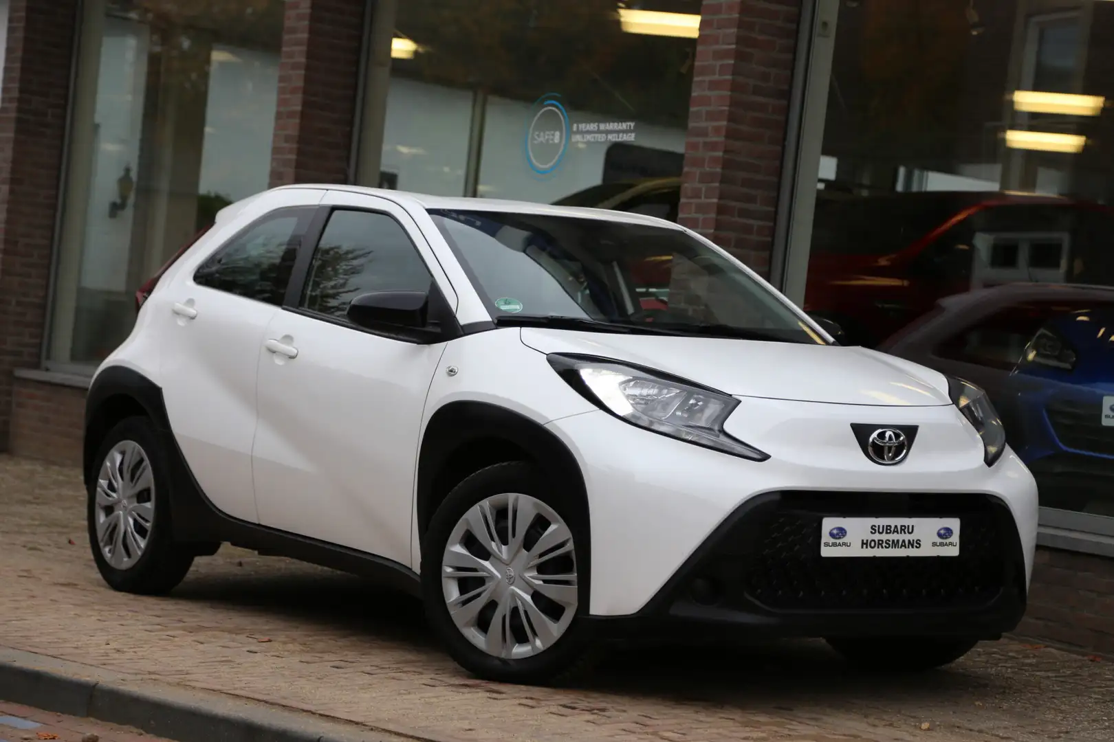 Toyota Aygo X 1.0 VVT-i S-CVT Automaat Navi Carplay Camera ACC Weiß - 1