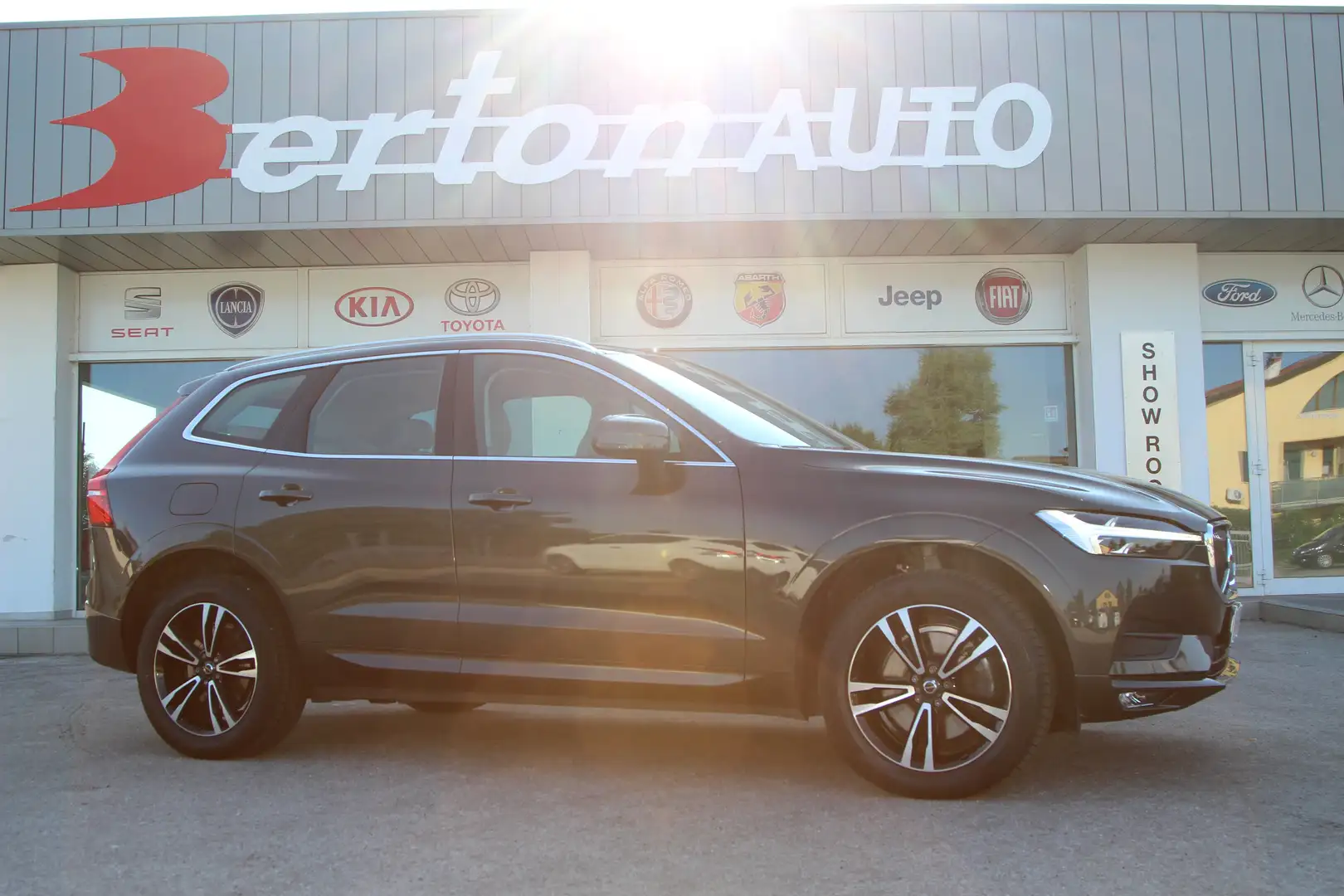Volvo XC60 XC60 II 2018 2.0 b4 Momentum awd auto my20 Grigio - 1