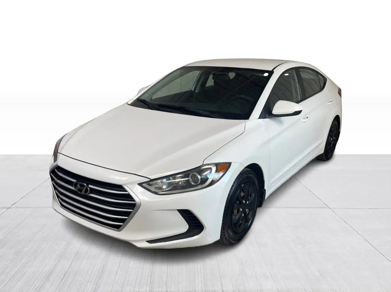Hyundai ELANTRA photo Hyundai ELANTRA