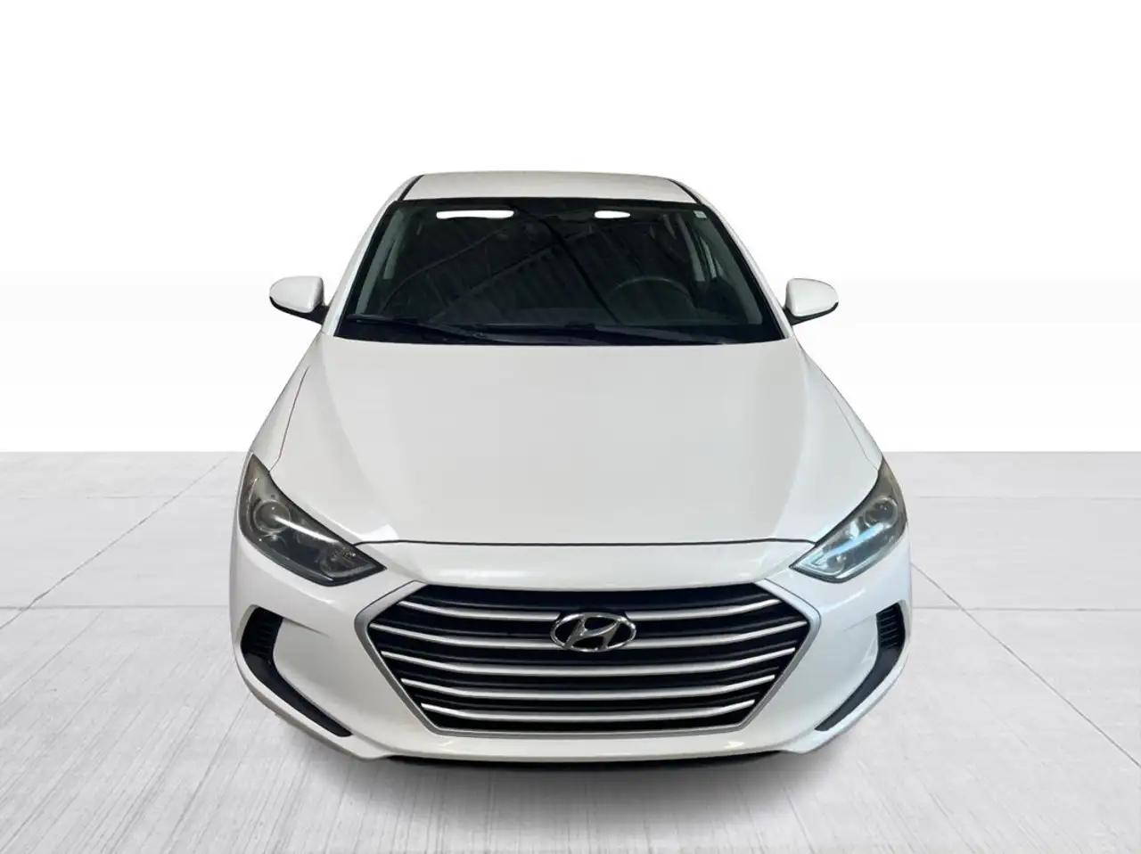 Hyundai ELANTRA photo Hyundai ELANTRA