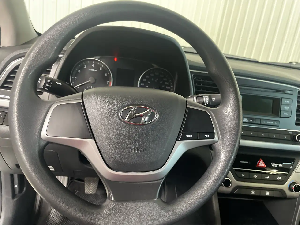 Hyundai ELANTRA photo Hyundai ELANTRA