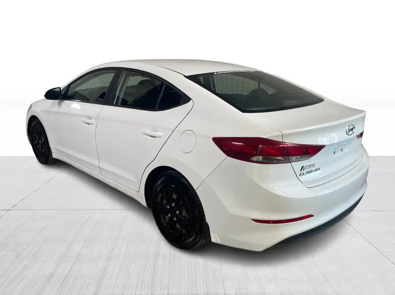 Hyundai ELANTRA photo Hyundai ELANTRA