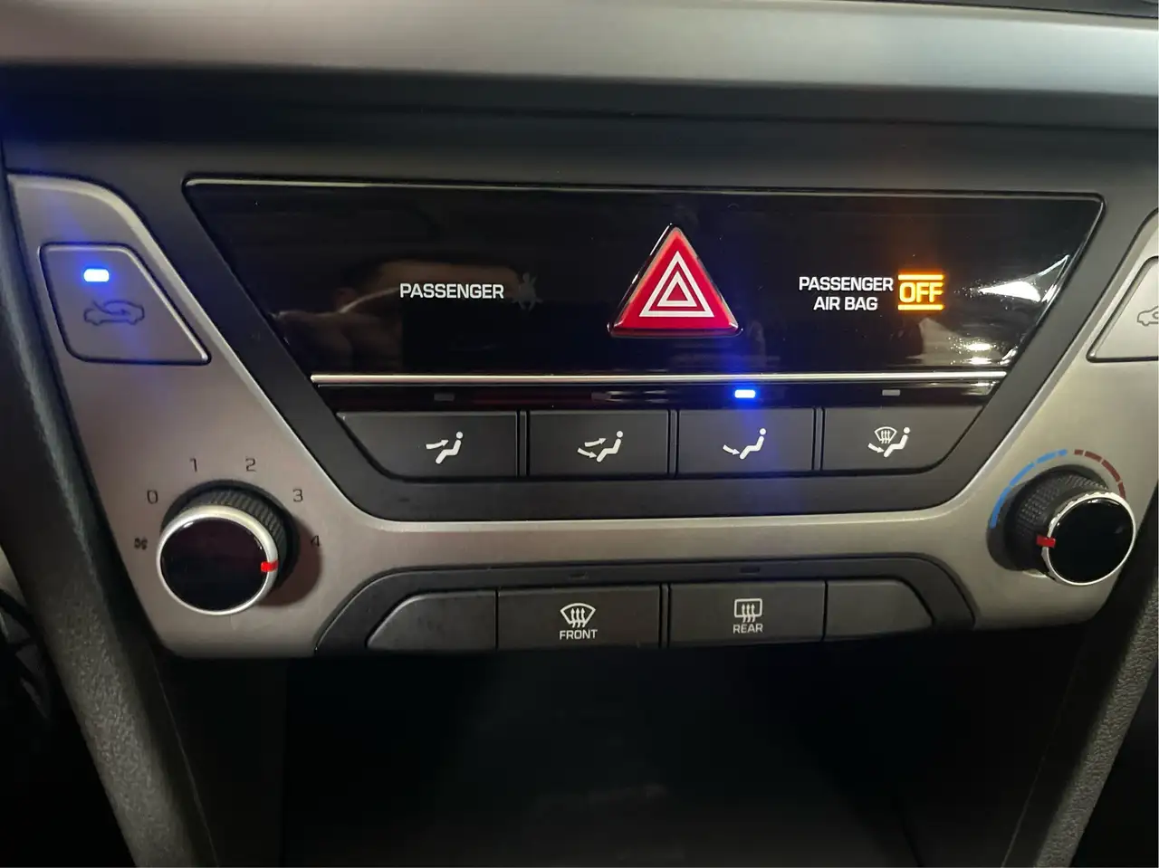 Hyundai ELANTRA photo Hyundai ELANTRA
