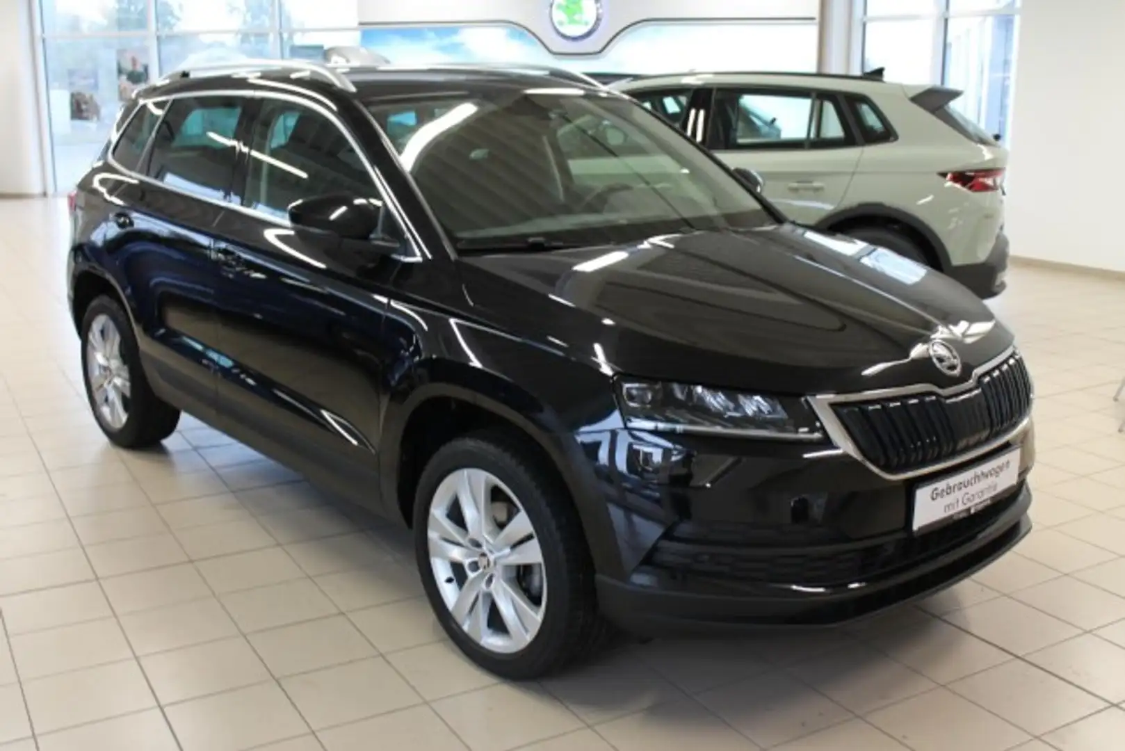 Skoda Karoq Style Klima Navi Einparkhilfe Sitzheizung Schwarz - 2