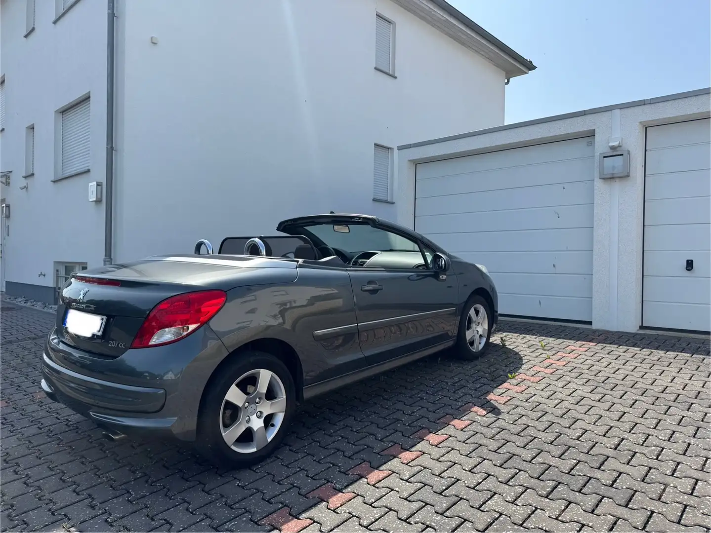 Peugeot 207 CC Cabrio Top Gepflegt Schwarz - 1