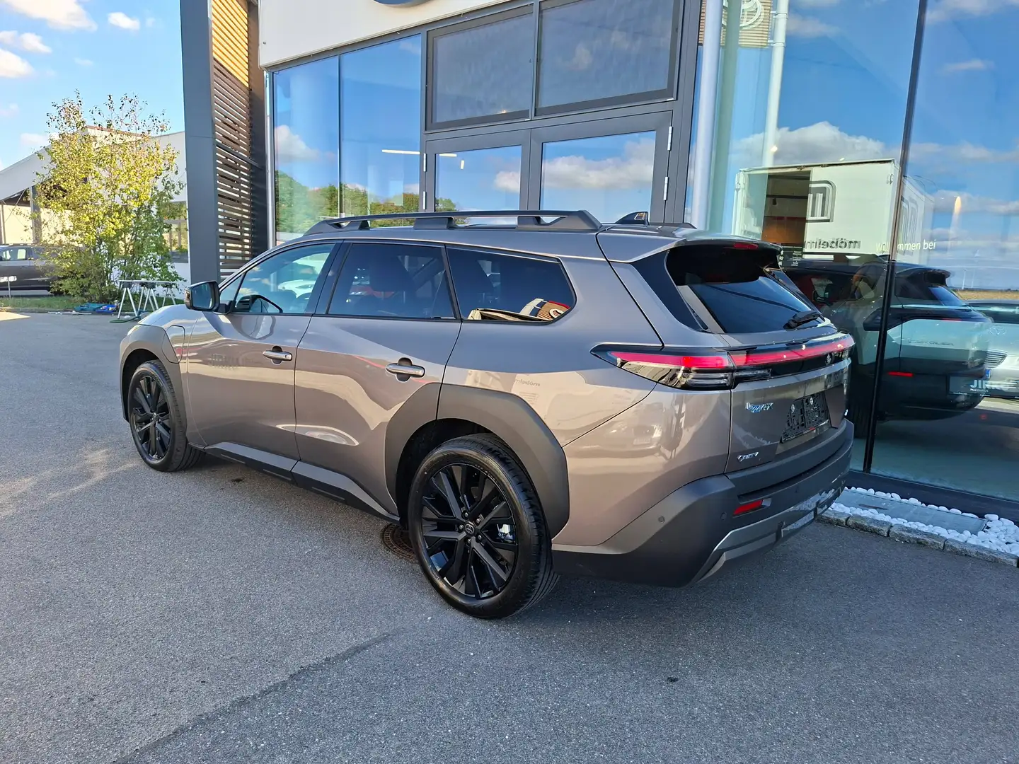 Toyota bZ4X BZ4X Touring Elektro 74,7kWh AWD Lounge Bronze - 2