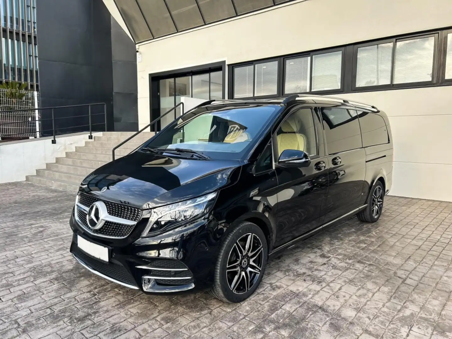 Mercedes-Benz V 300d Extralargo Avantgarde Schwarz - 1