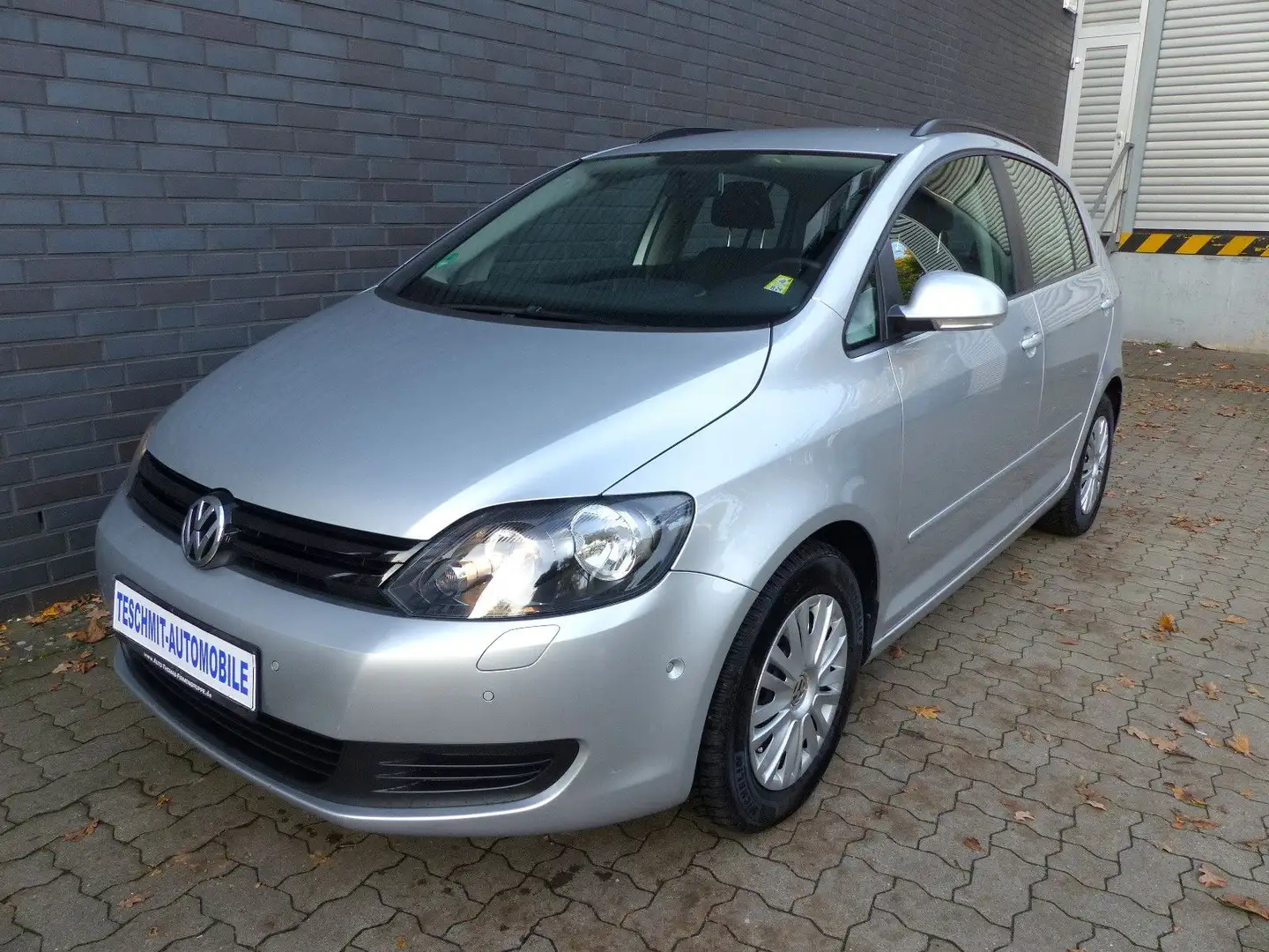 Volkswagen Golf Plus VI 1,6 Trendline/Automatik/PDC/Sitzhei Silber - 2