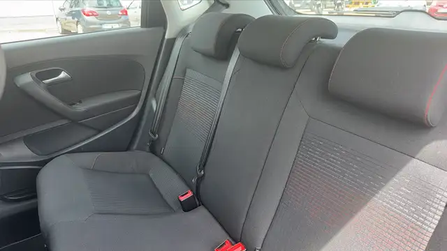 Volkswagen Polo view 9