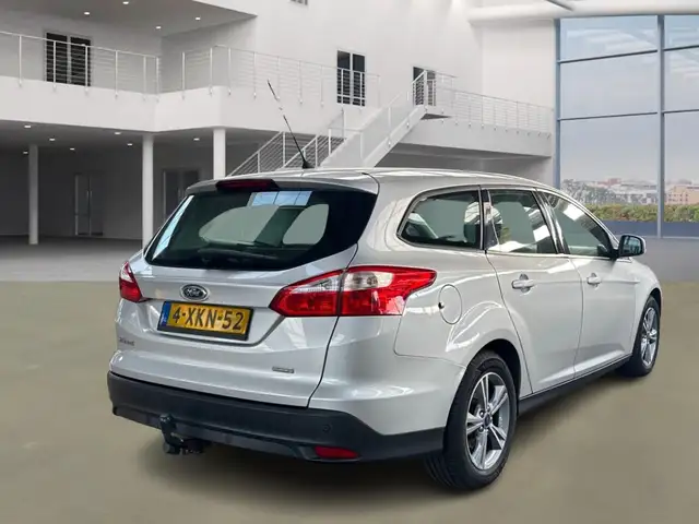 Ford Focus view 3