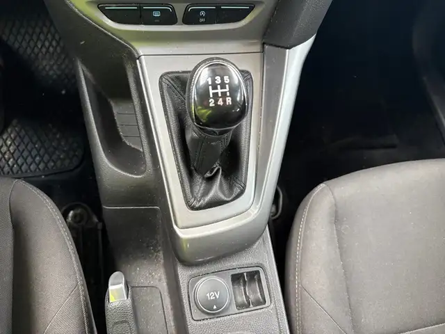 Ford Focus view 14