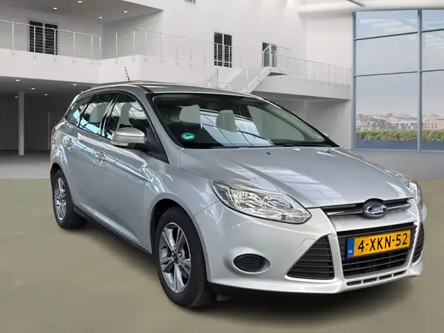 Ford Focus view 2