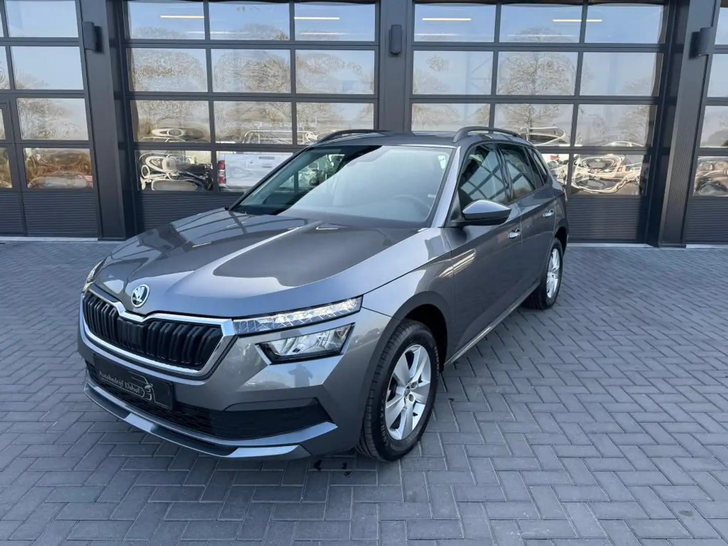 Skoda Kamiq 1.0 TSI Carplay / stoelverwarming Šedá - 1
