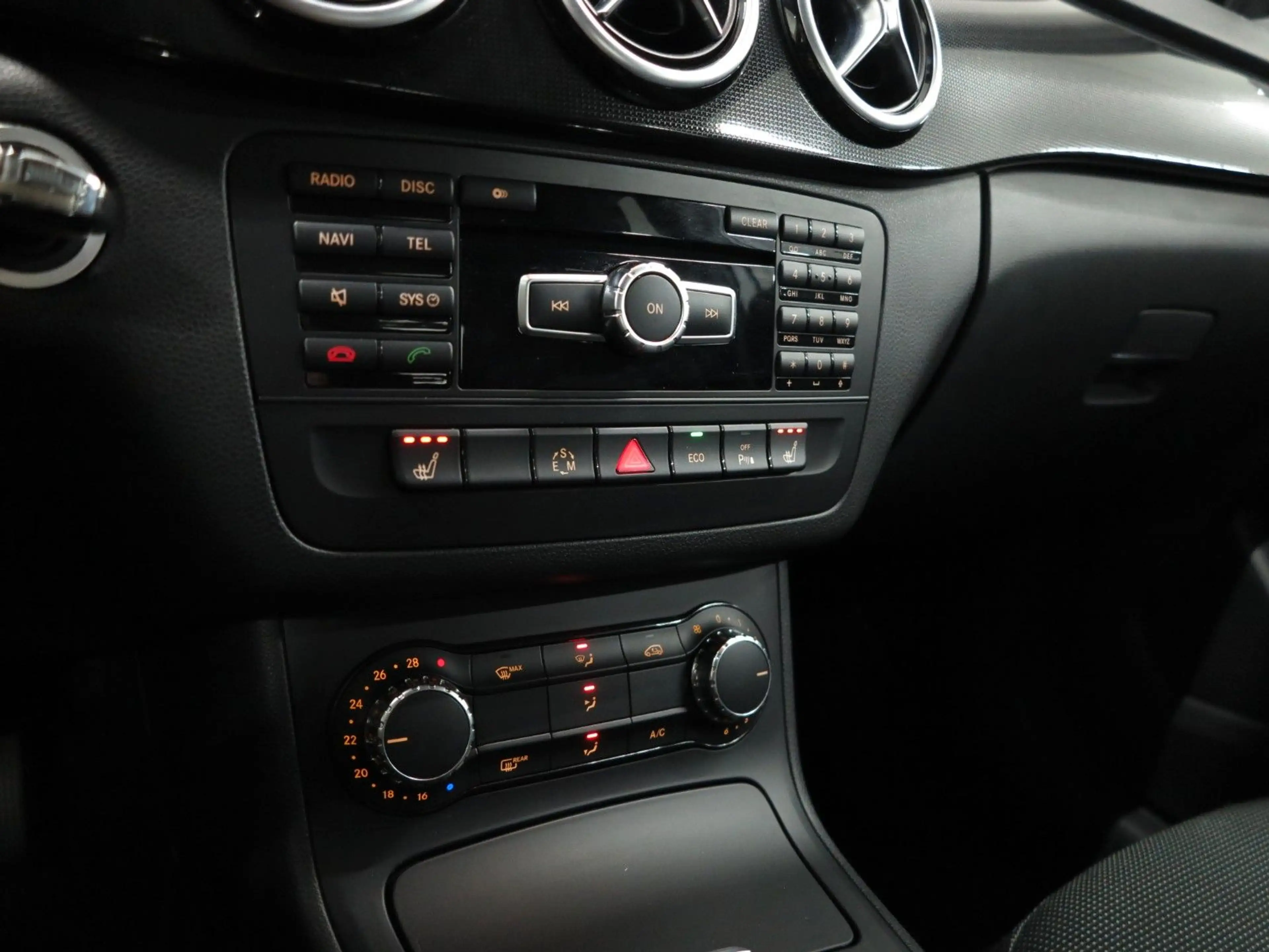 Mercedes-Benz B 180 Aut. BI-XENON/NAVI/31630KM/AHK/UNFALLFREI! — photo 13