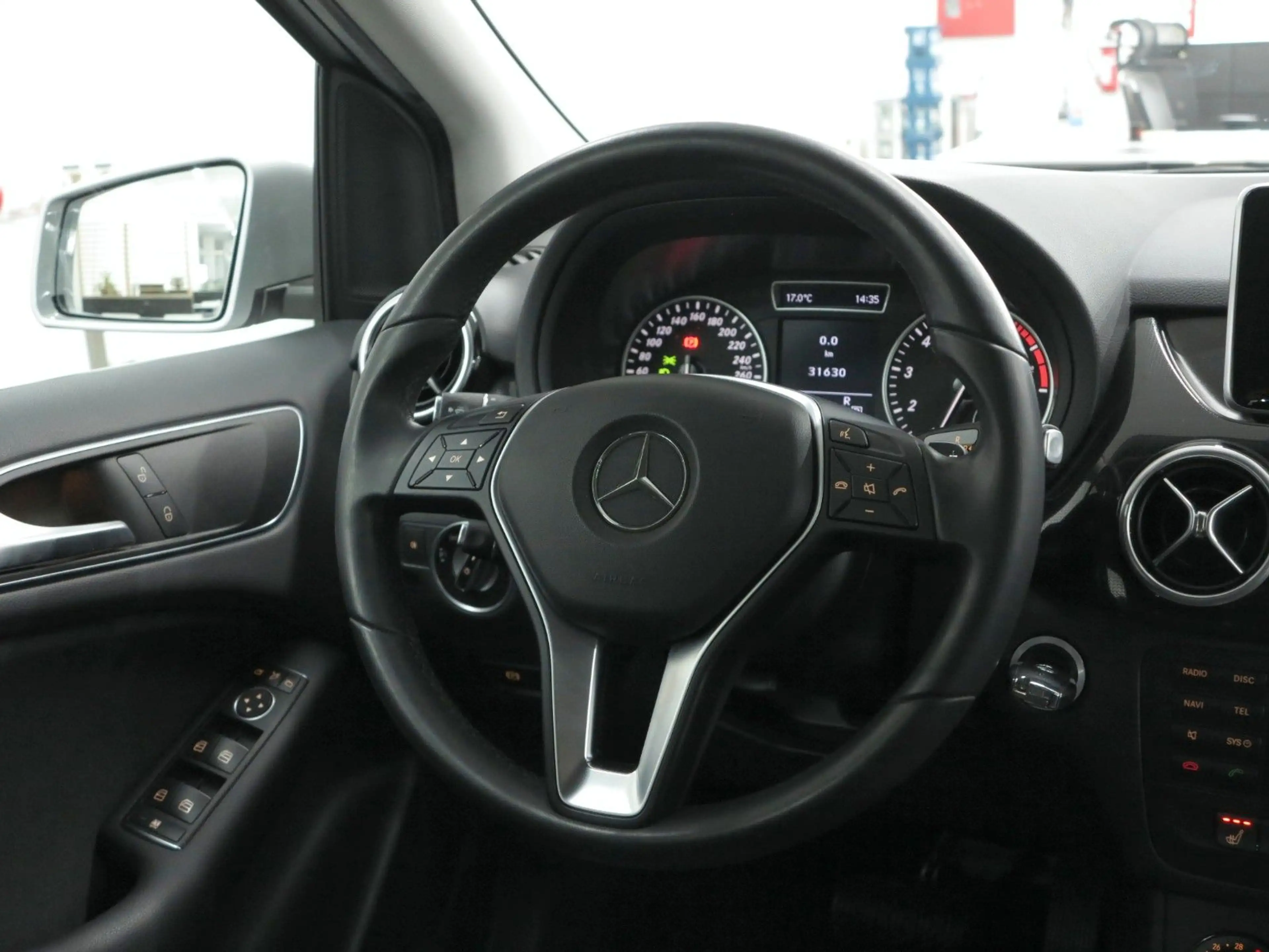 Mercedes-Benz B 180 Aut. BI-XENON/NAVI/31630KM/AHK/UNFALLFREI! — photo 11