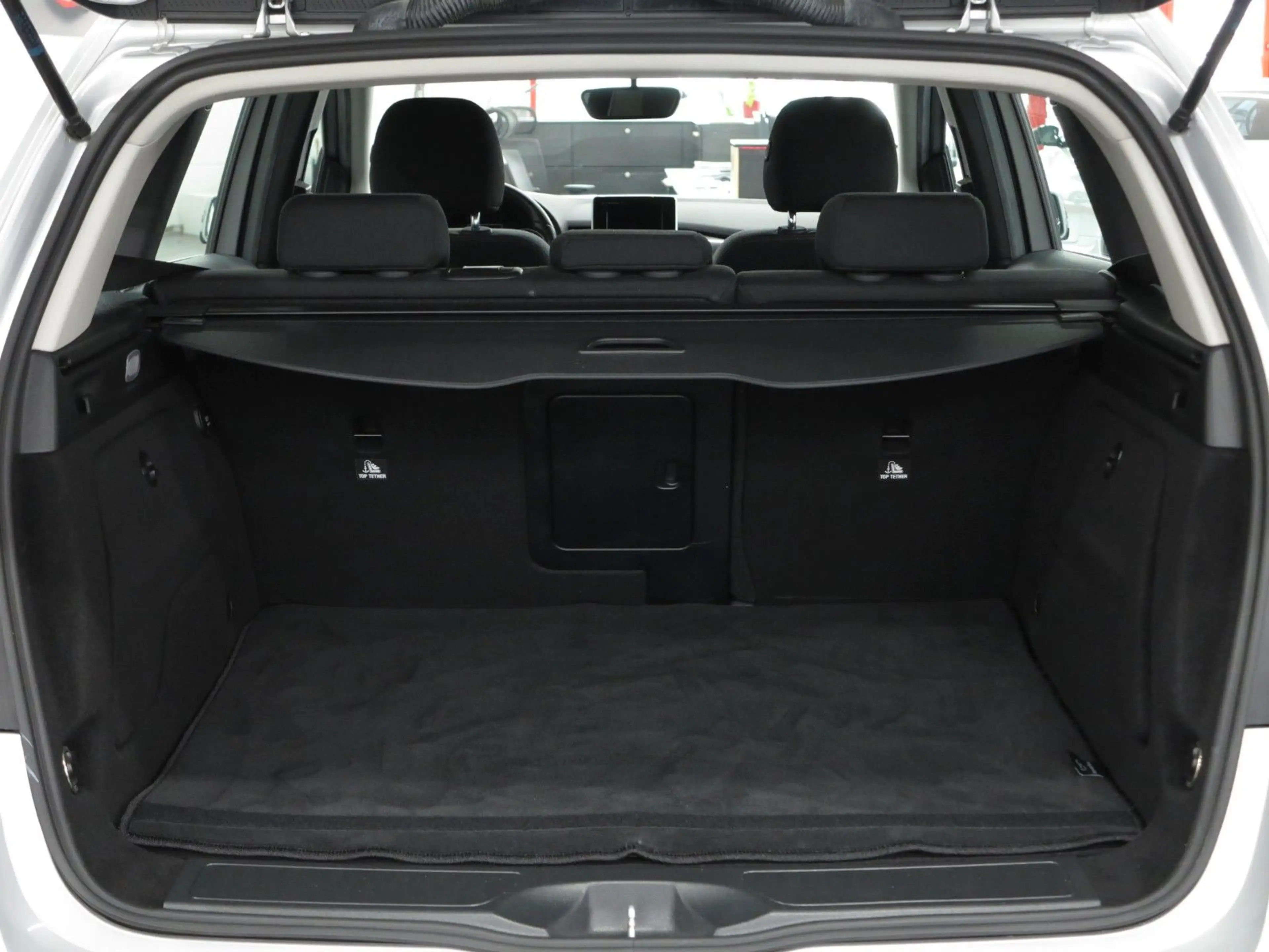 Mercedes-Benz B 180 Aut. BI-XENON/NAVI/31630KM/AHK/UNFALLFREI! — photo 9