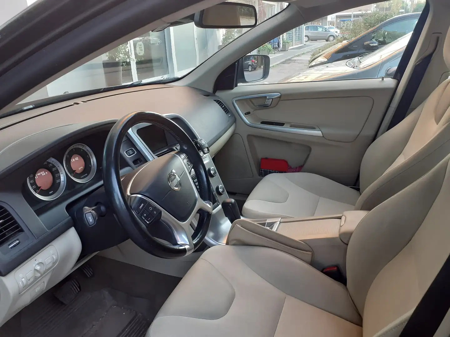 Volvo XC60 XC60  2.4 d4 (d3) Momentum AWD 163cv geartronic Nero - 1