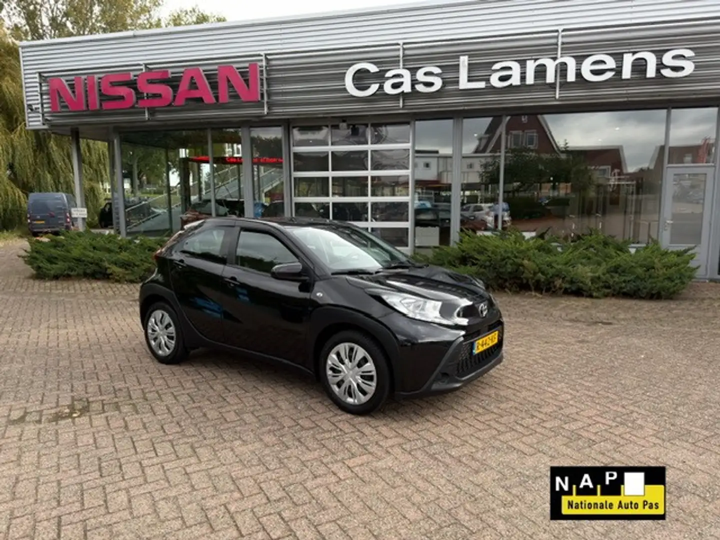 Toyota Aygo X 1.0 VVT-i MT 72pk Play Zwart - 1