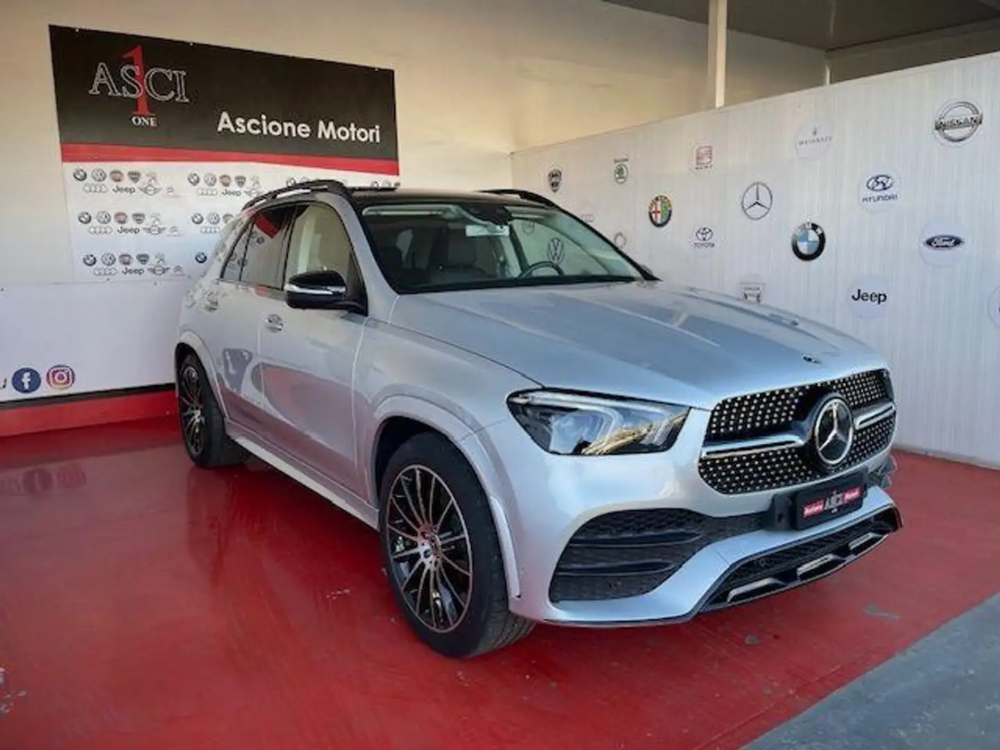 Mercedes-Benz GLE 300 300 d 4Matic Premium Plus Plateado - 1