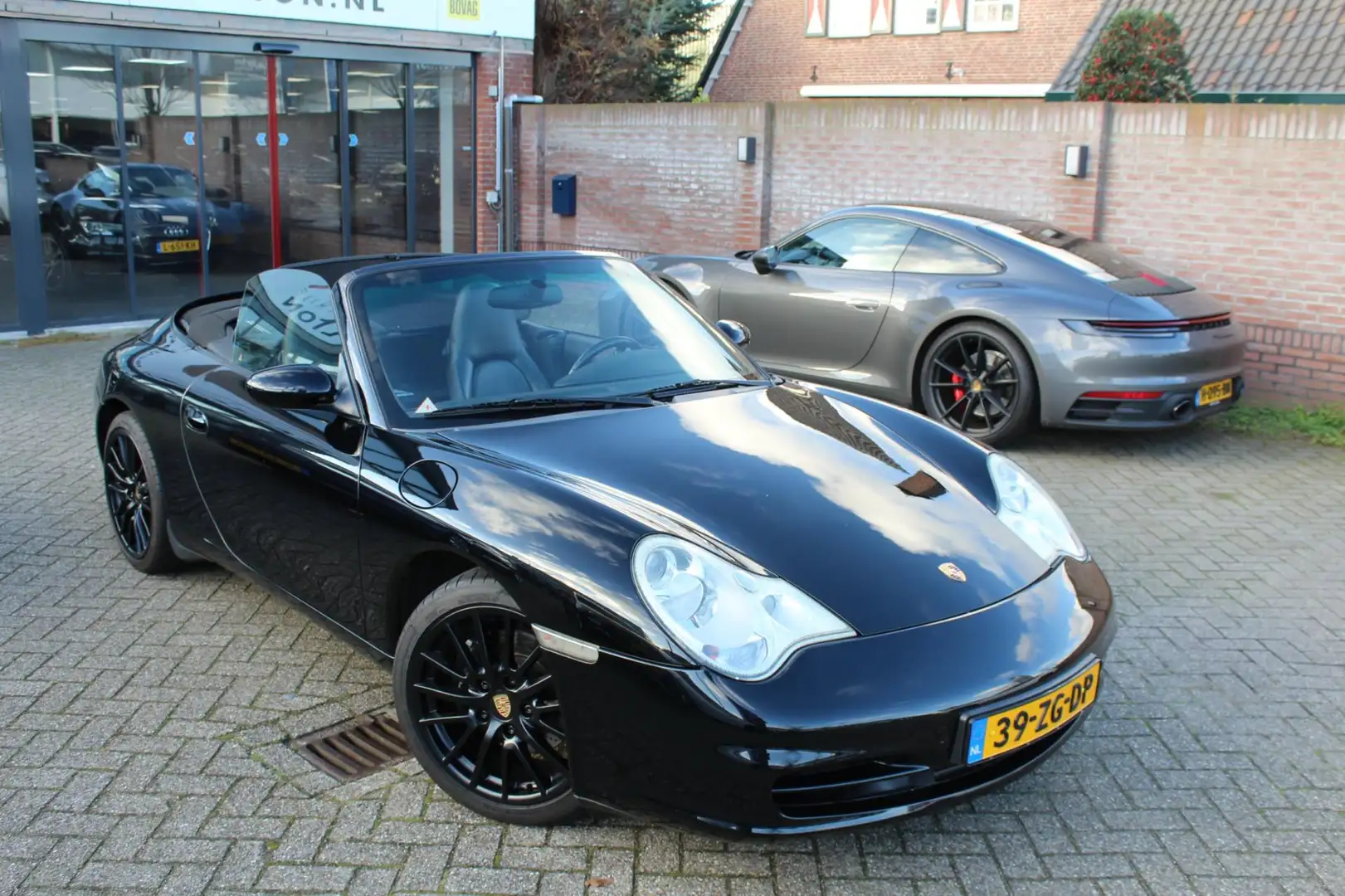 Porsche 911 Cabrio 3.6 Carrera Zwart - 1