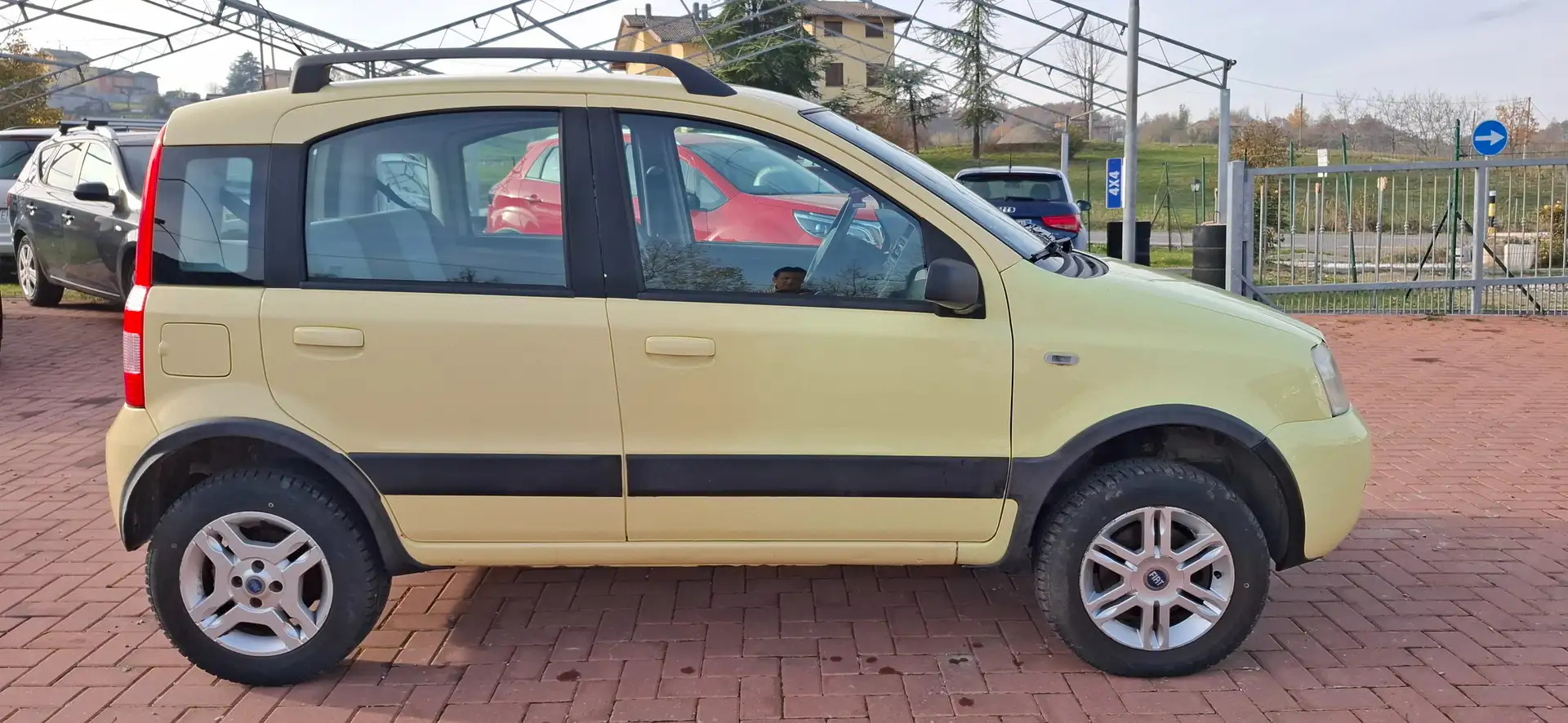 Fiat Panda 1.3 mjt Climbing 4x4 per operatori del settore Gelb - 2